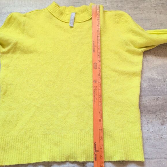 Athleta Heathered Yellow Merino Extra Fine Wool Blend Sweater Size Medium M - Picture 4 of 9